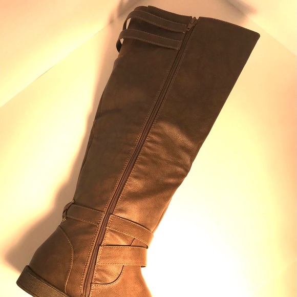 Boots - Picture 2 of 3